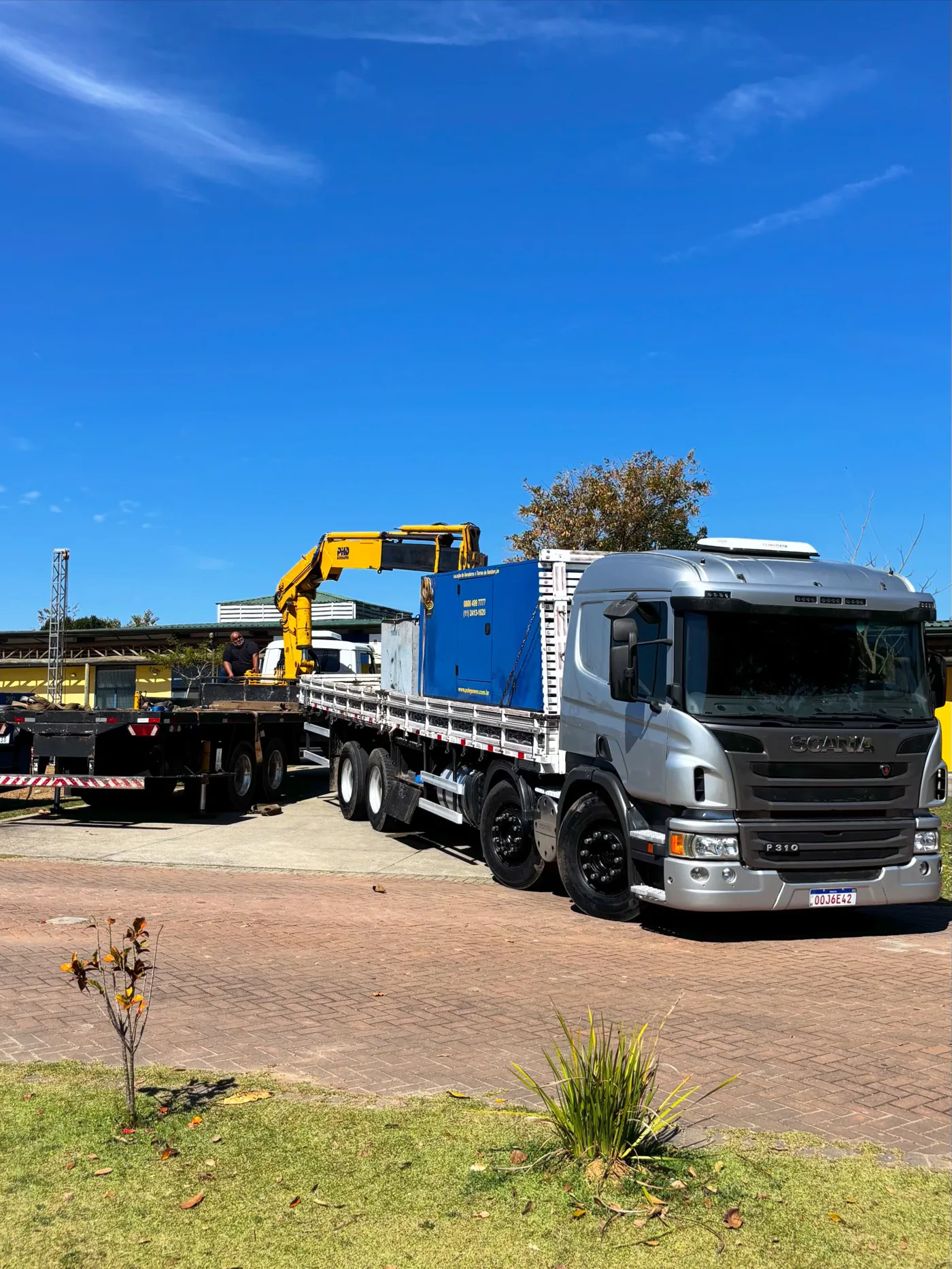 Transferência de equipamento entre caminhões